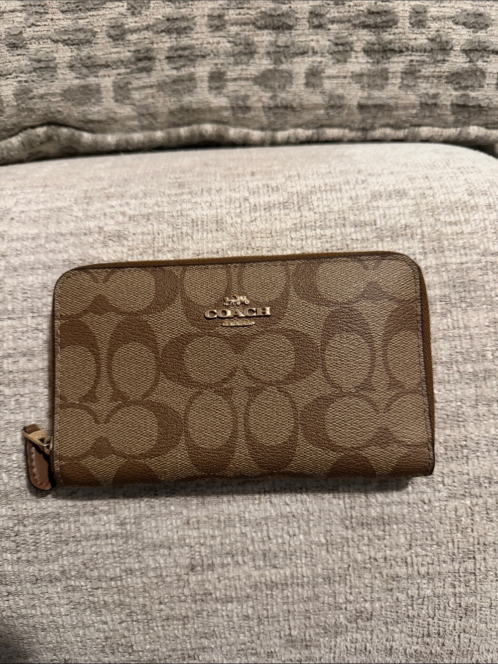 Coach Medium Zip Wallet